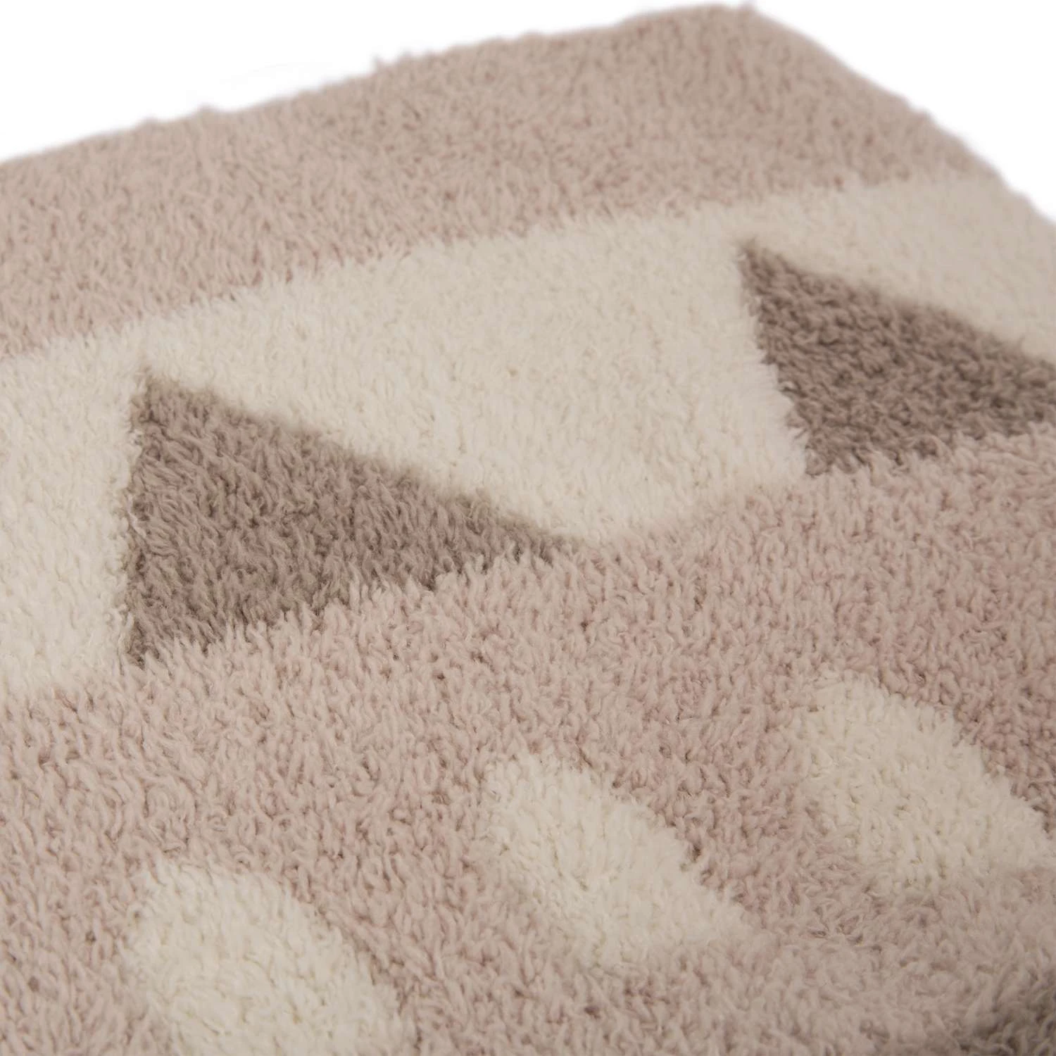 Glitzhome Multicolored Knitted Geometric Pattern Feather Yarn Blanket 0.09 In. 4 Glitzhome Multicolored Knitted Geometric Pattern Feather Yarn Blanket 0.09 In. - Image 2